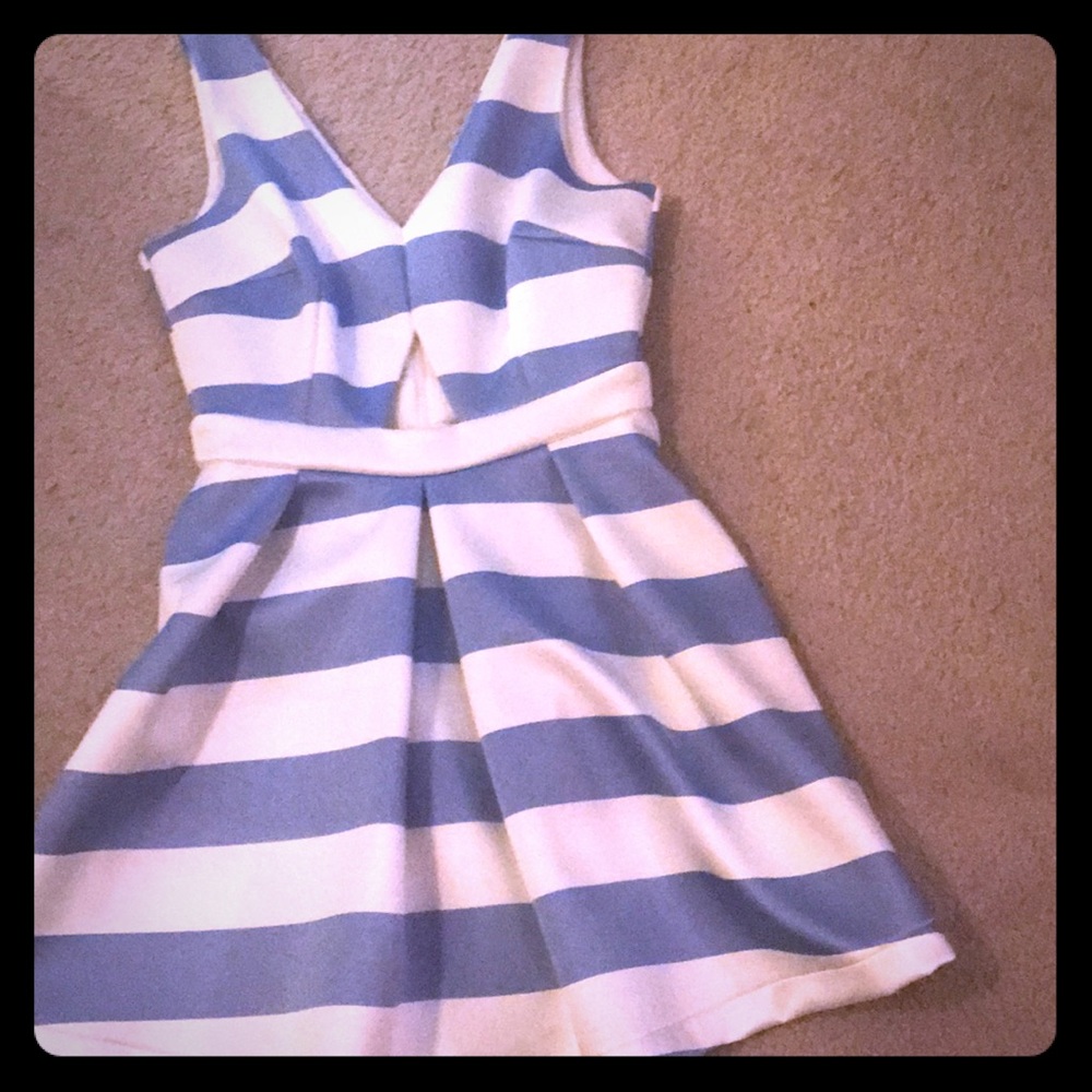 Dress perfect for a summer wedding or date night